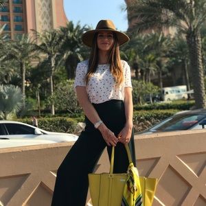 Meet your Posher, Avery